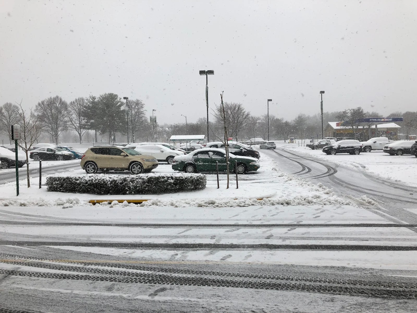 Best Ways to Keep Your Commercial Parking Lot Safe in the Winter-1
